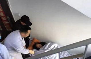 胡杨河市病人院后返乡